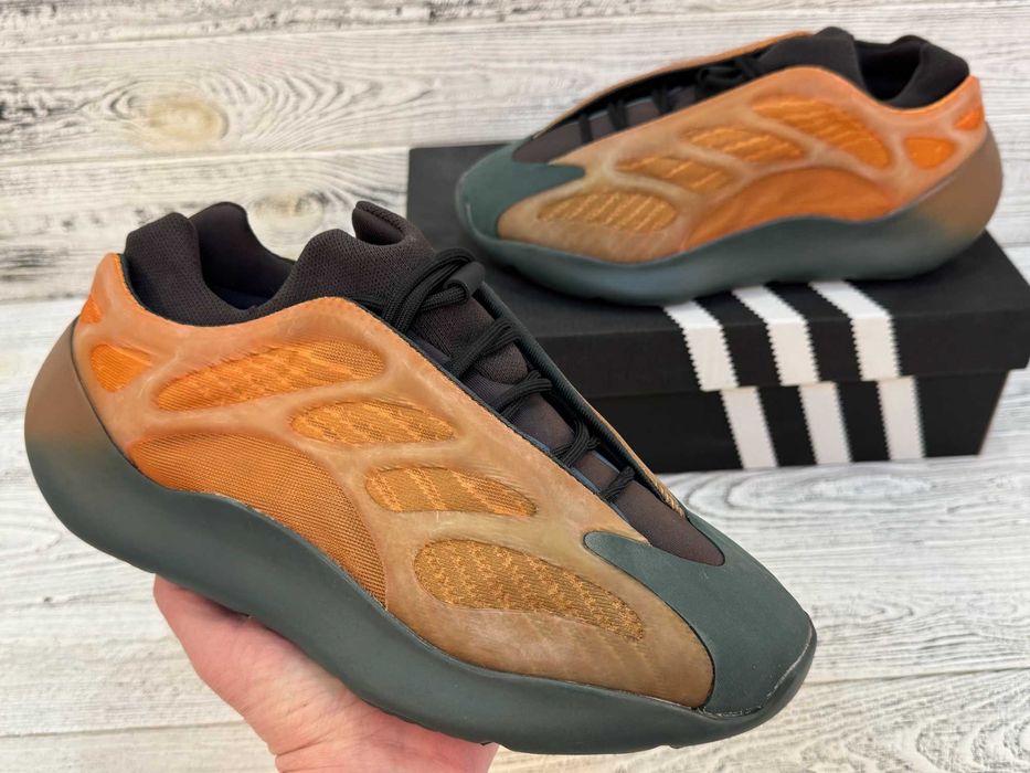 Кросівки Adidas Yeezy 700 V3 Orange Copper Fade Адидас із буст 700