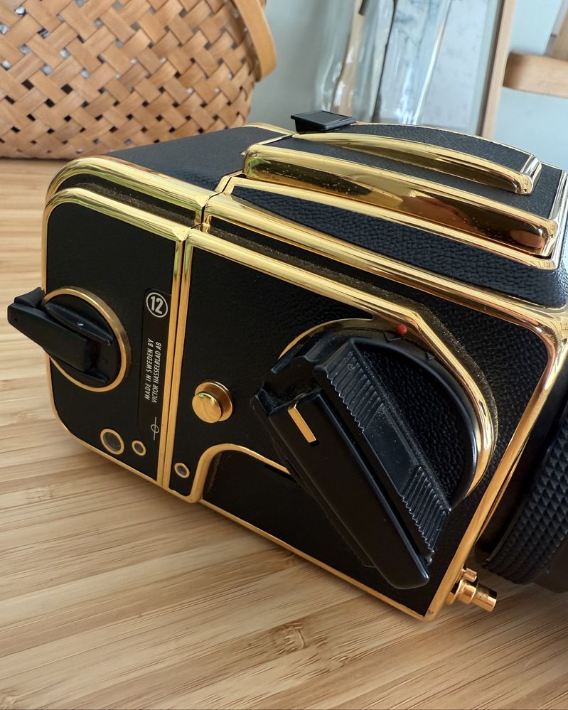 Hasselblad 500 C/M (’57-’87) Gold + Planar CF 80/2,8 T