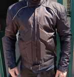 Casaco motard e capacete