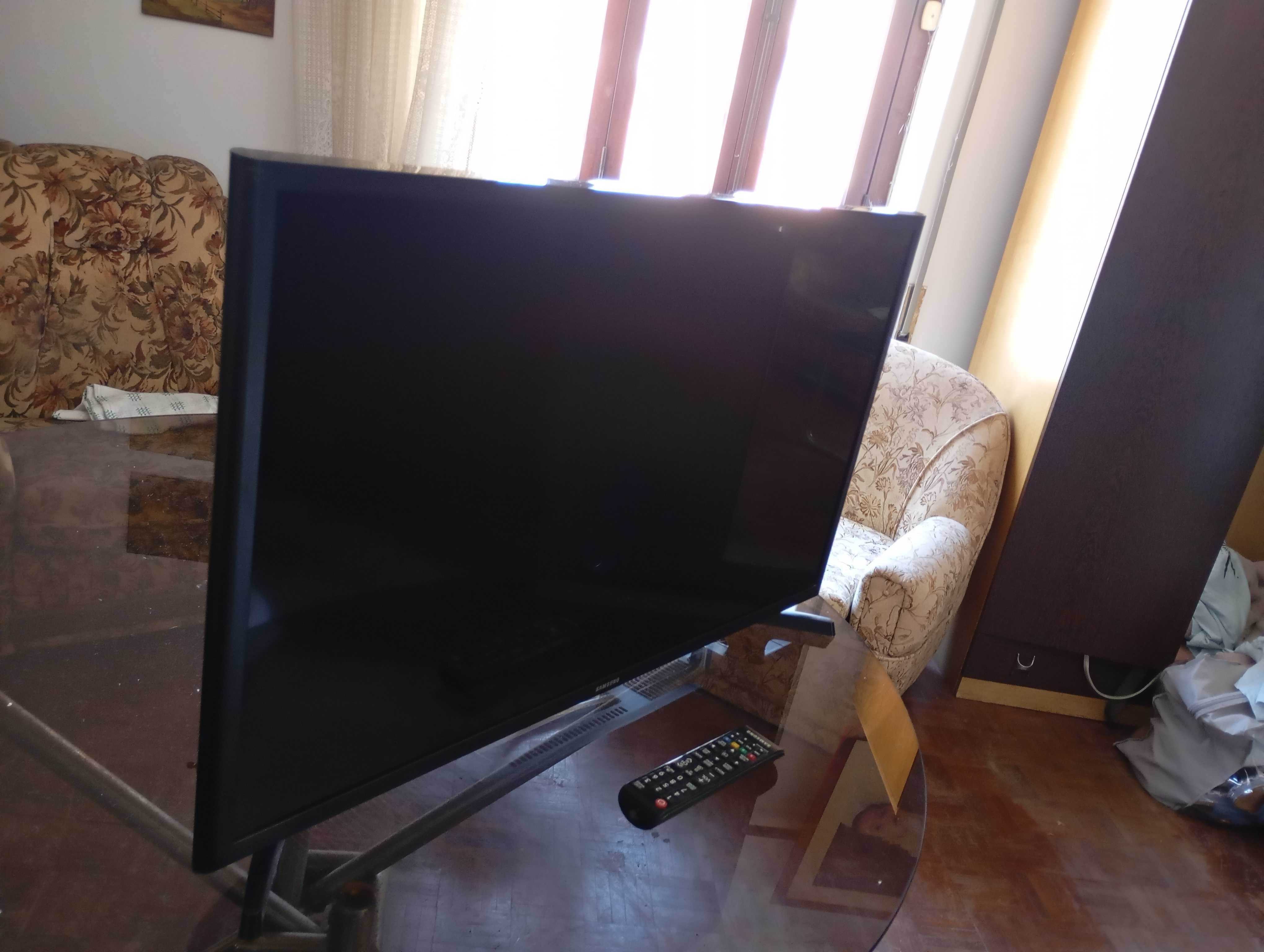 Televisão Samsung 32 polegadas com comando