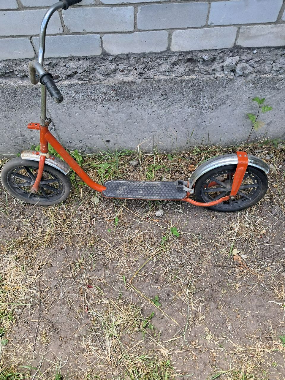 Винтажный самокат.
