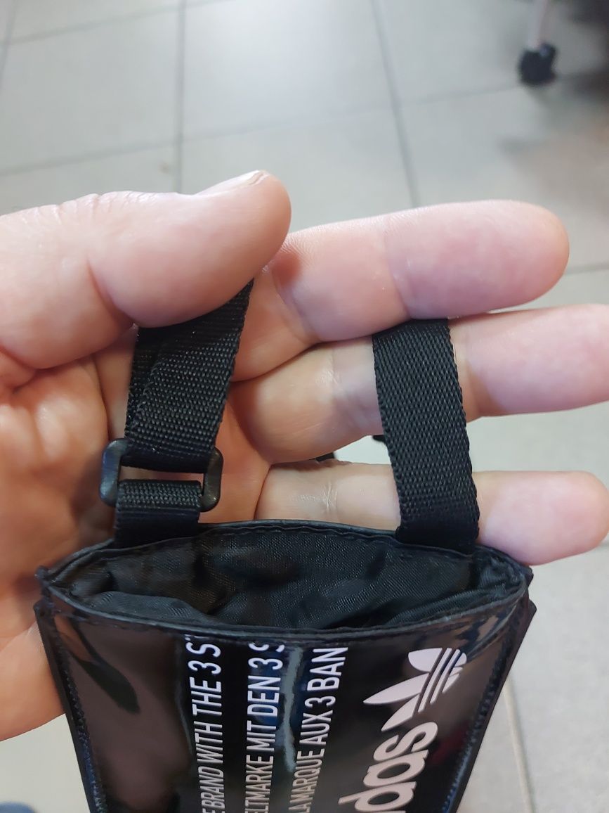 Чорна сумка через плече Adidas