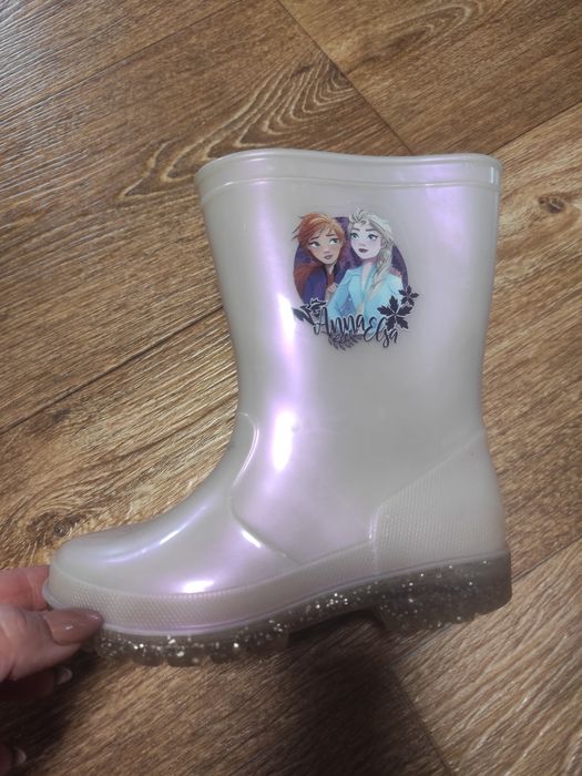 Продам взуття дитяче, пінетки, тапки, одяг