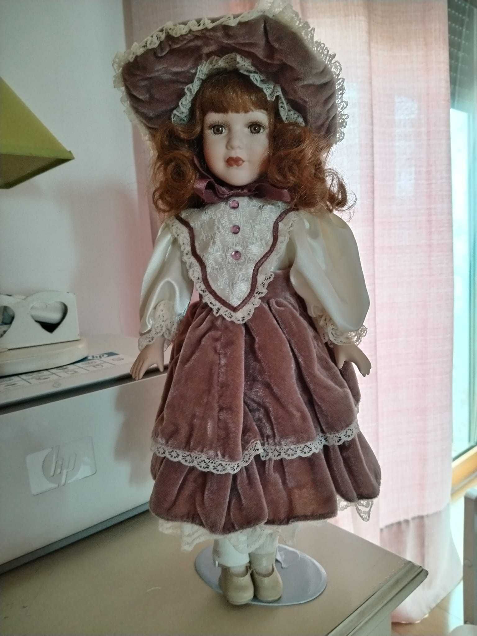Boneca de Porcelana em bom estado