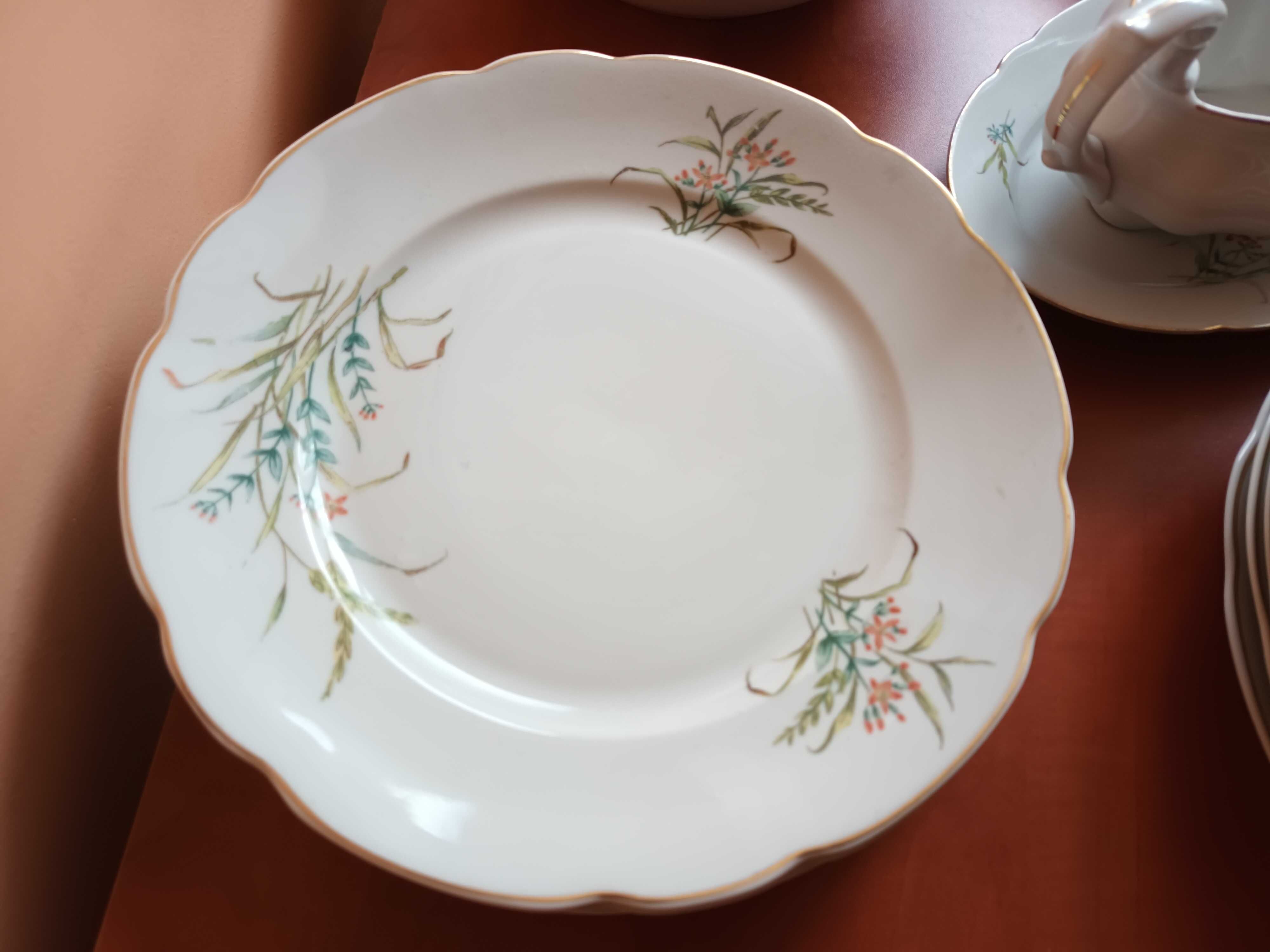 Zestaw porcelany obiadowej dla 6 osób PRL Ćmielów 24 elemementy.