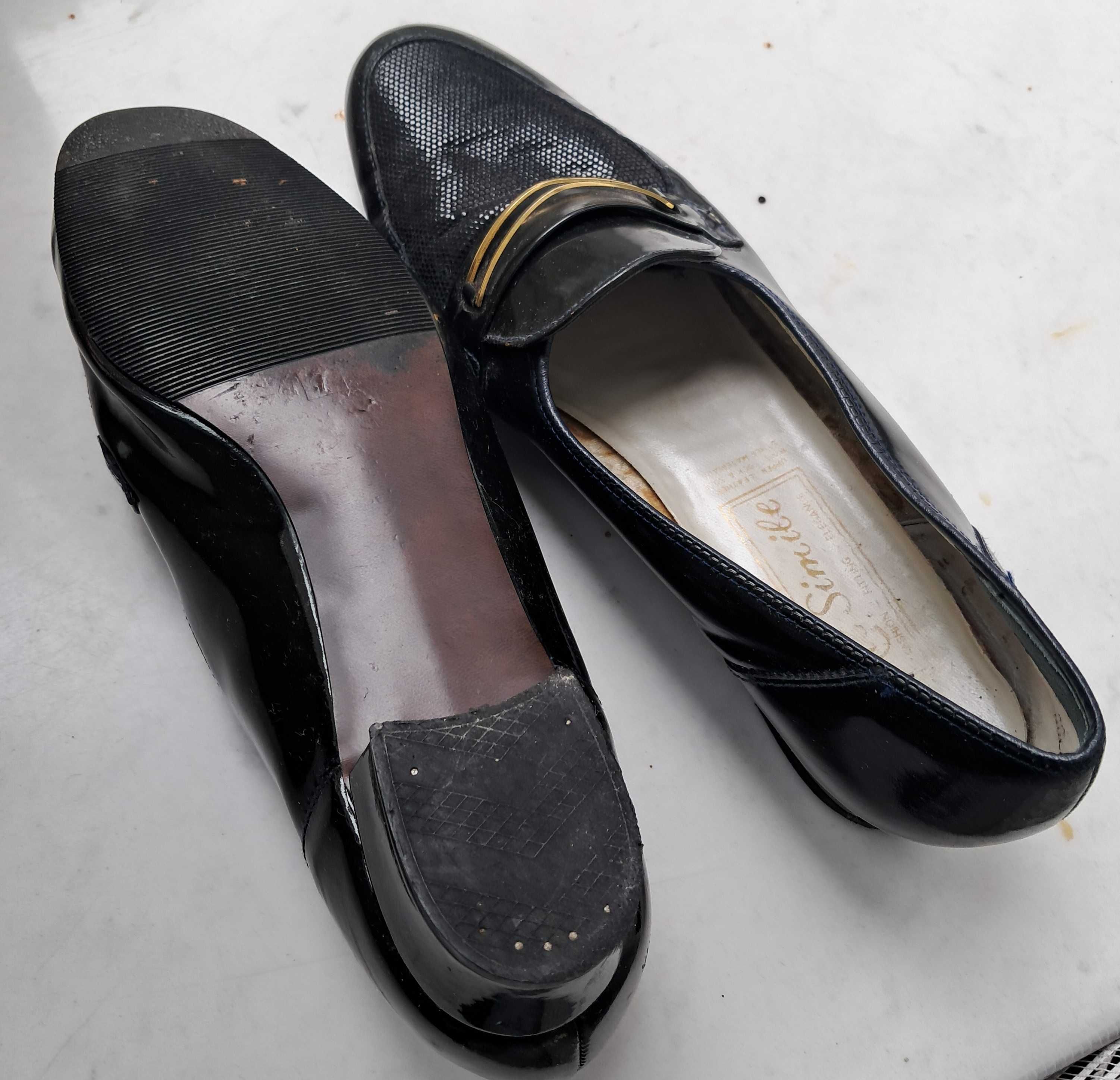 Buty damskie z lakierowanej skóry