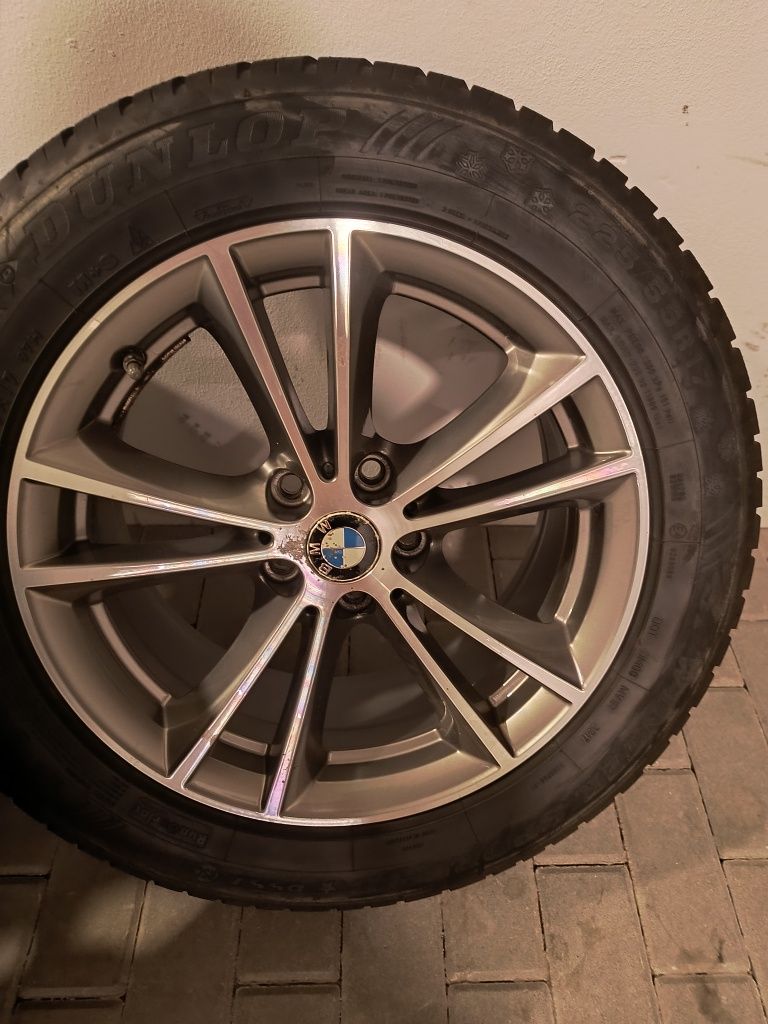 Felgi BMW G30 z oponami zimowymi Dunlop. 225/55/17.