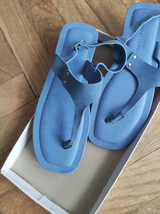 Japonki skórzane Next z zapięciem na kostce nowe r. 41