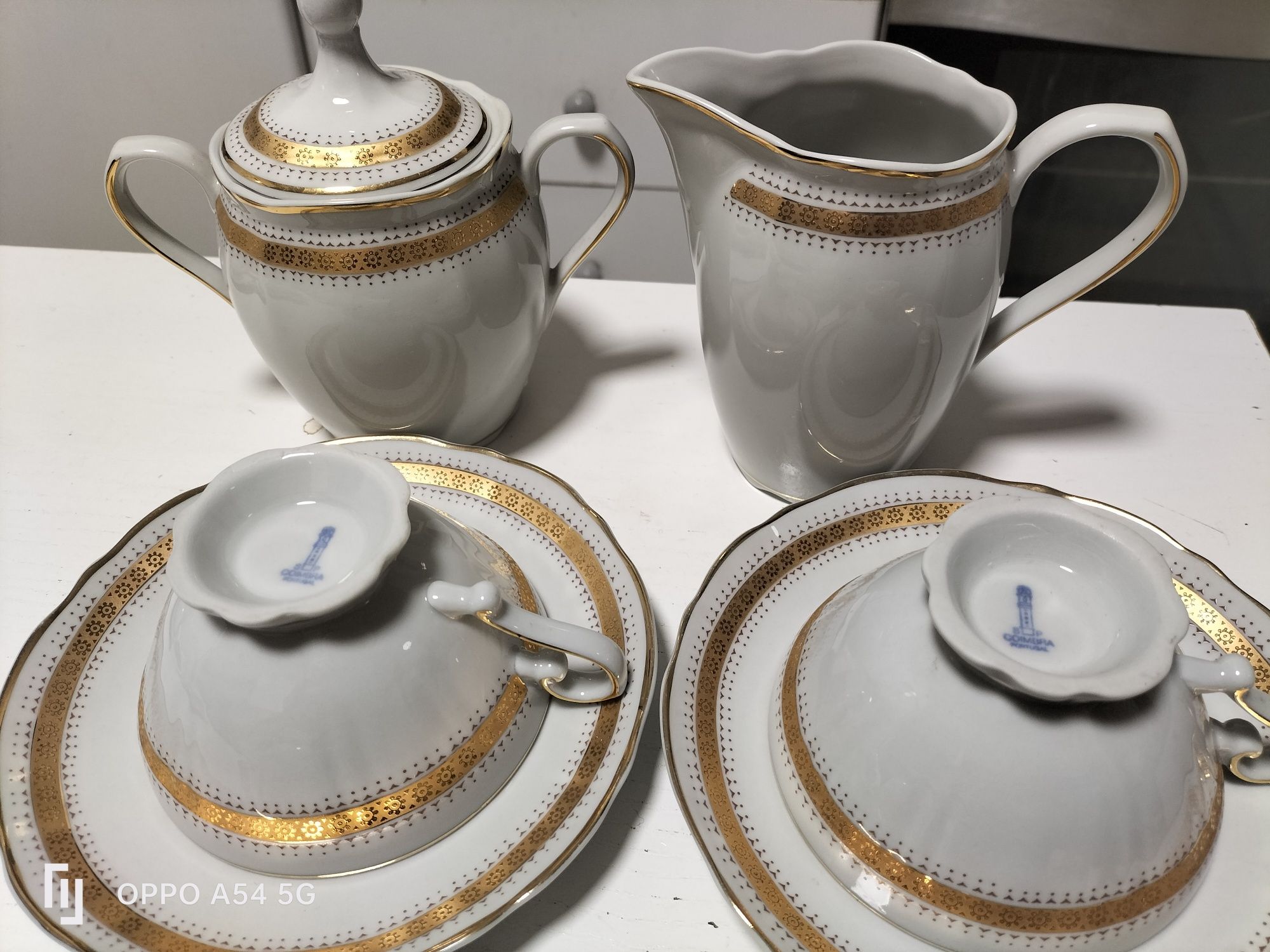 Chavena  chá antiga com pé  porcelana Coimbra  dourado