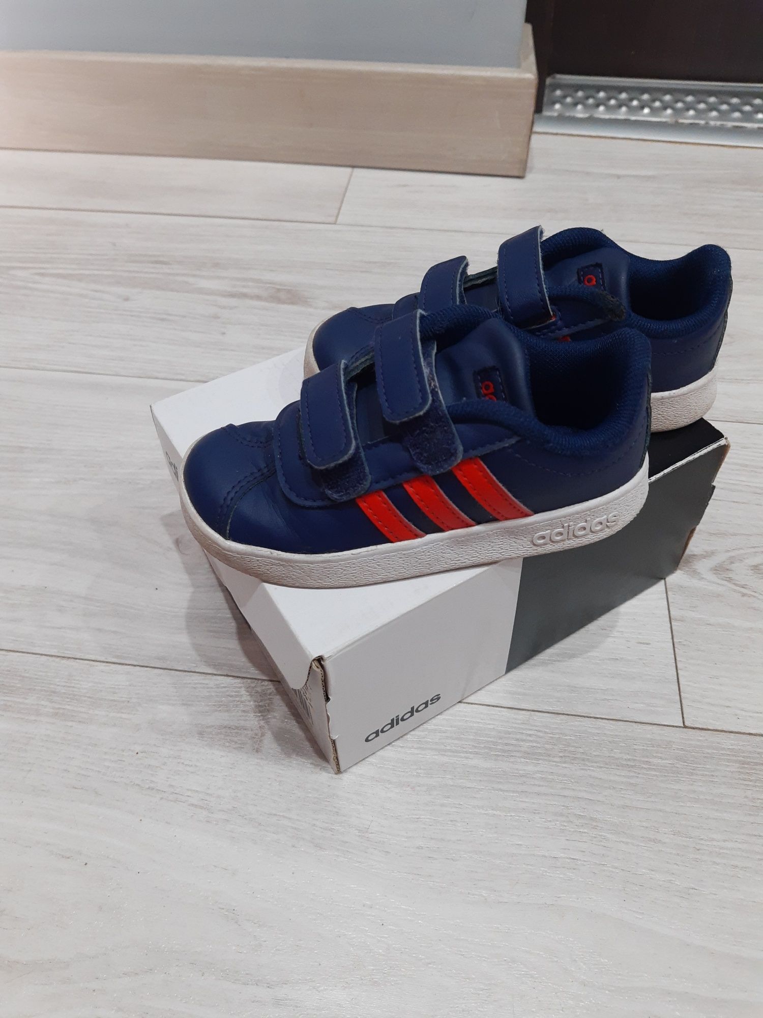 Adidas dla chłopca 24