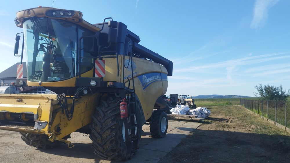 Kombajn zbożowy New Holland CX5080