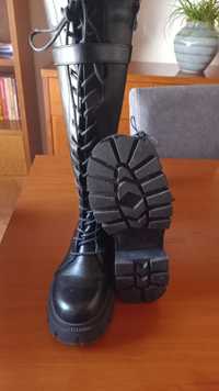 Vendo botas n.38 ,cano alto 12€.  Sapatilhas n .39 ,8€