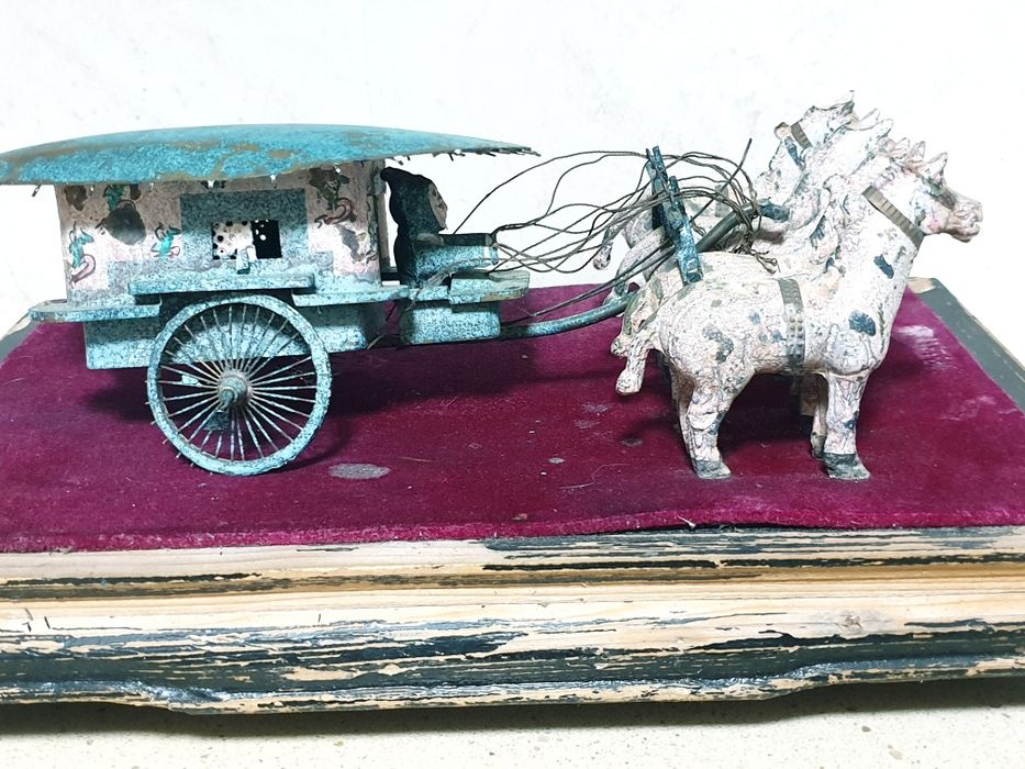 Antigo reprodução da carruagem chinesa do imperador Qin Chi Huang