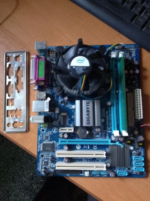 Материнська плата сокет 775 робоча