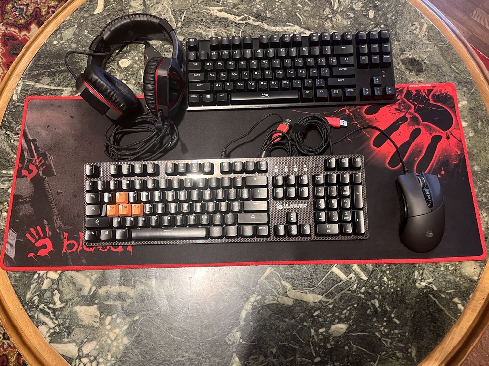 Механическая Клавиатура Bloody A4TECH,Hyperx Alloy fps pro,наушники