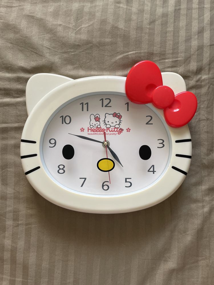 Настінний годинник Hello Kitty