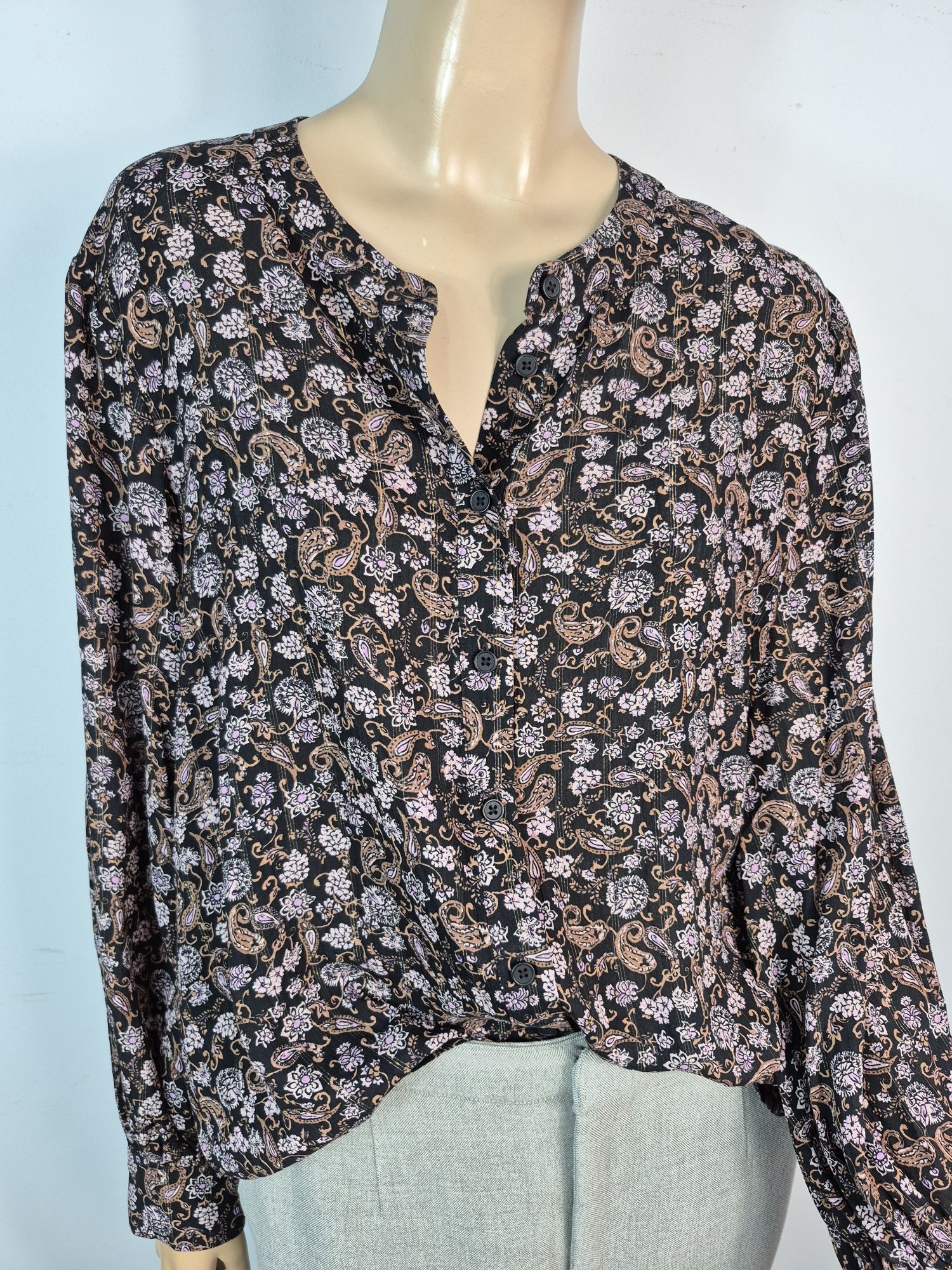 Czarna bluzka paisley z metaliczną nitką, Marks & Spencer, rozmiar 16,