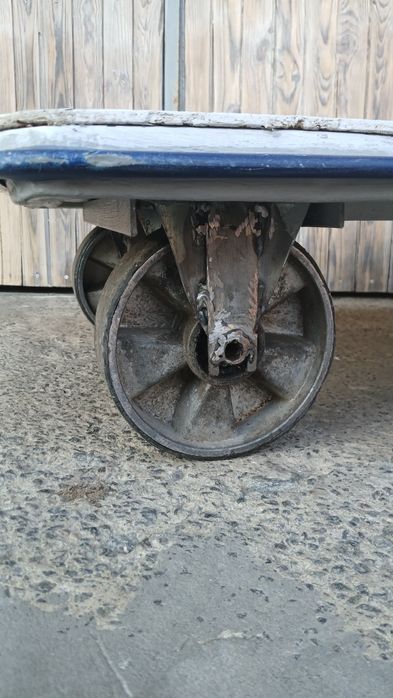 Тачка, возик, платформа