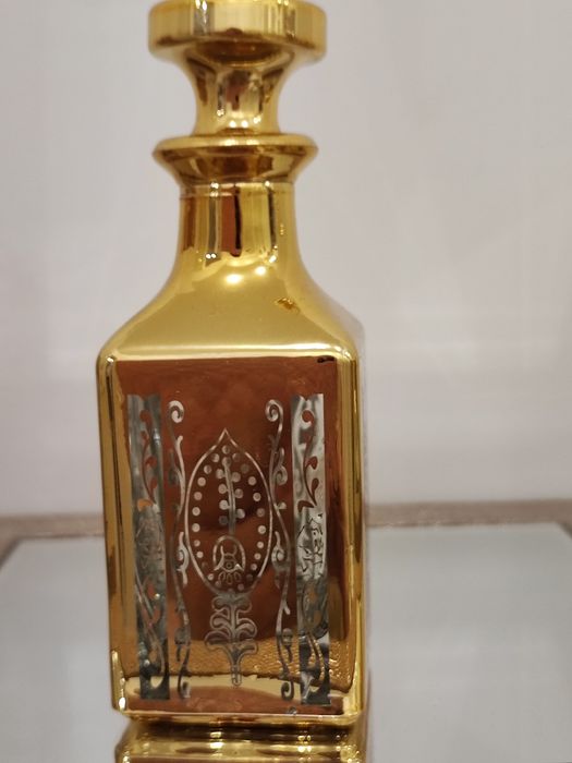 Zloty szklany flakon na perfumy