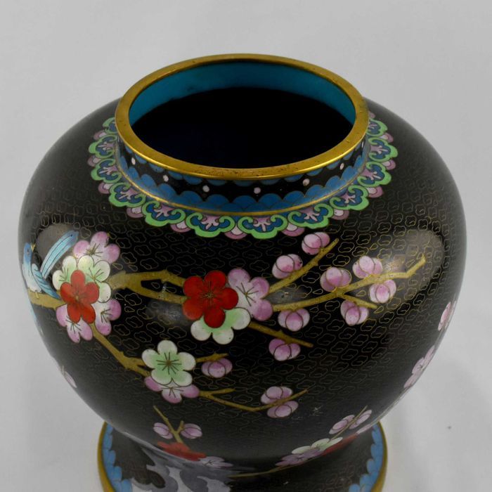 Pote com tampa em Cloisonné, decorado com flores de Amendoeira