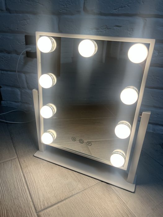 Дзеркало для макіяжу