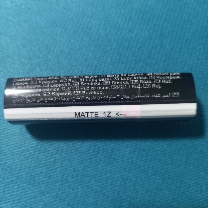 Avon Ultra Creamy szminka Matte 1Z Show Some Skin