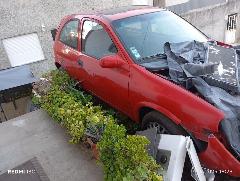 Vendo para pecas corsa b