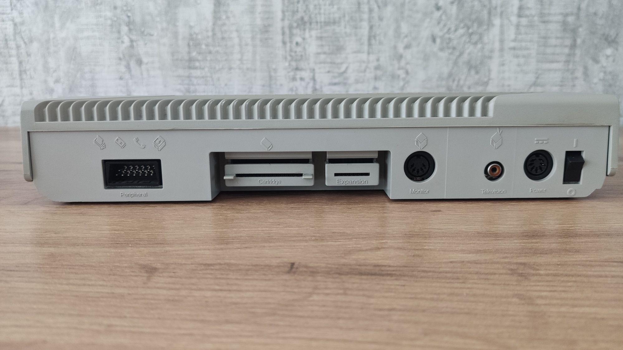 Atari 65 XE ECI sprawne stan bdb układy w podstawkach