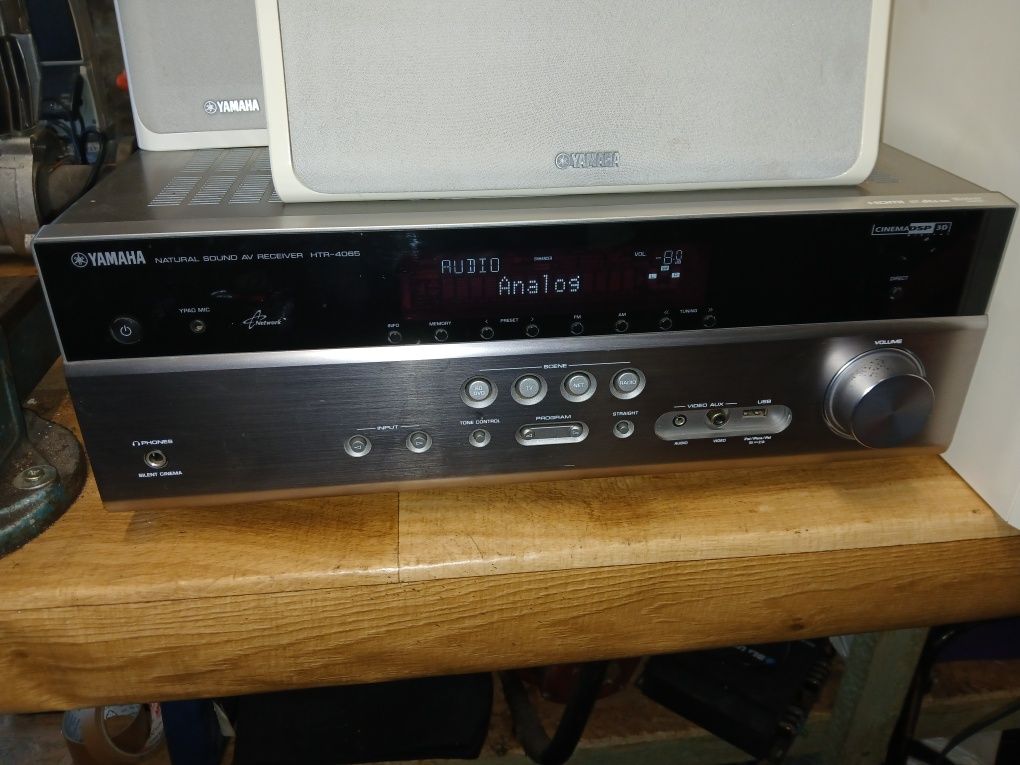 Amplituner Yamaha HTR-4065, subwoofer oraz satelitki.