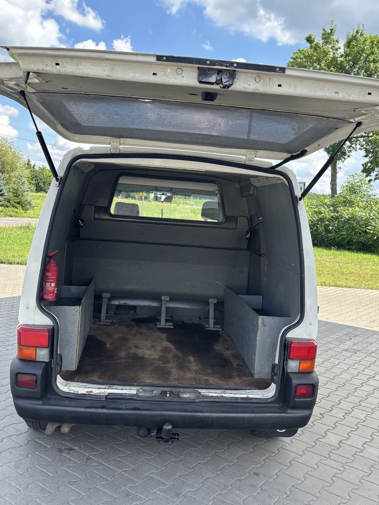 Bardzo ładny Volkswagen T4 - holenderka 6 osób - wzorowy stan