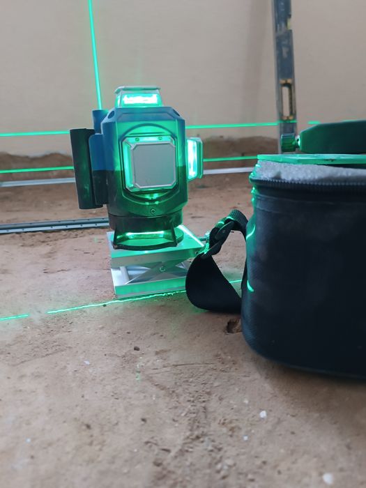 Лазерний рівень Лазерный уровень 4D 16-лінійний обертається на 360°