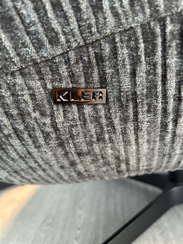 Kler fotel z podnóżkiem/pufą