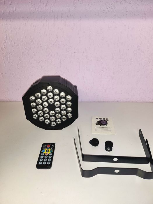 Новий LED прожектор на пультові ( світломузика ).