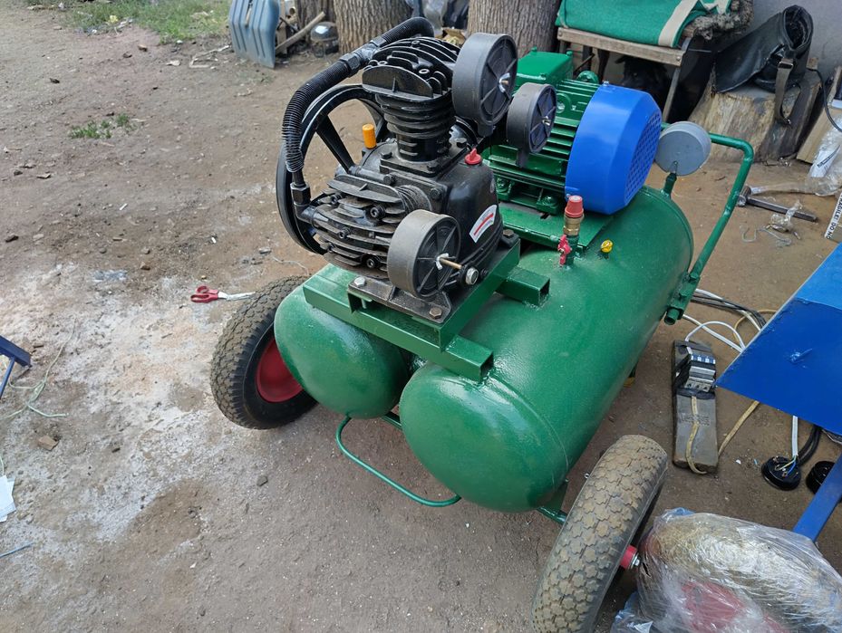 Відмінний компресор з бензиновим  або электродвигатель 220\380 вольт