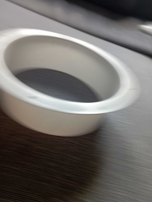 Łącznik kołnierza ściennego do rury wentylacyjnej