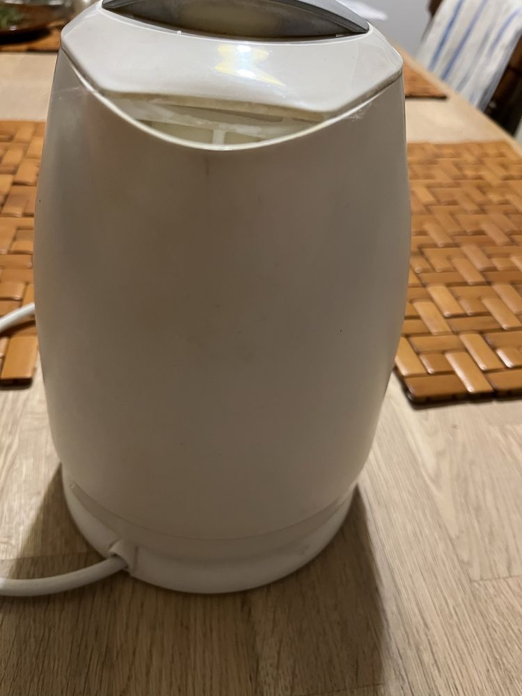 Czajnik bezprzewodowy Tefal - biały