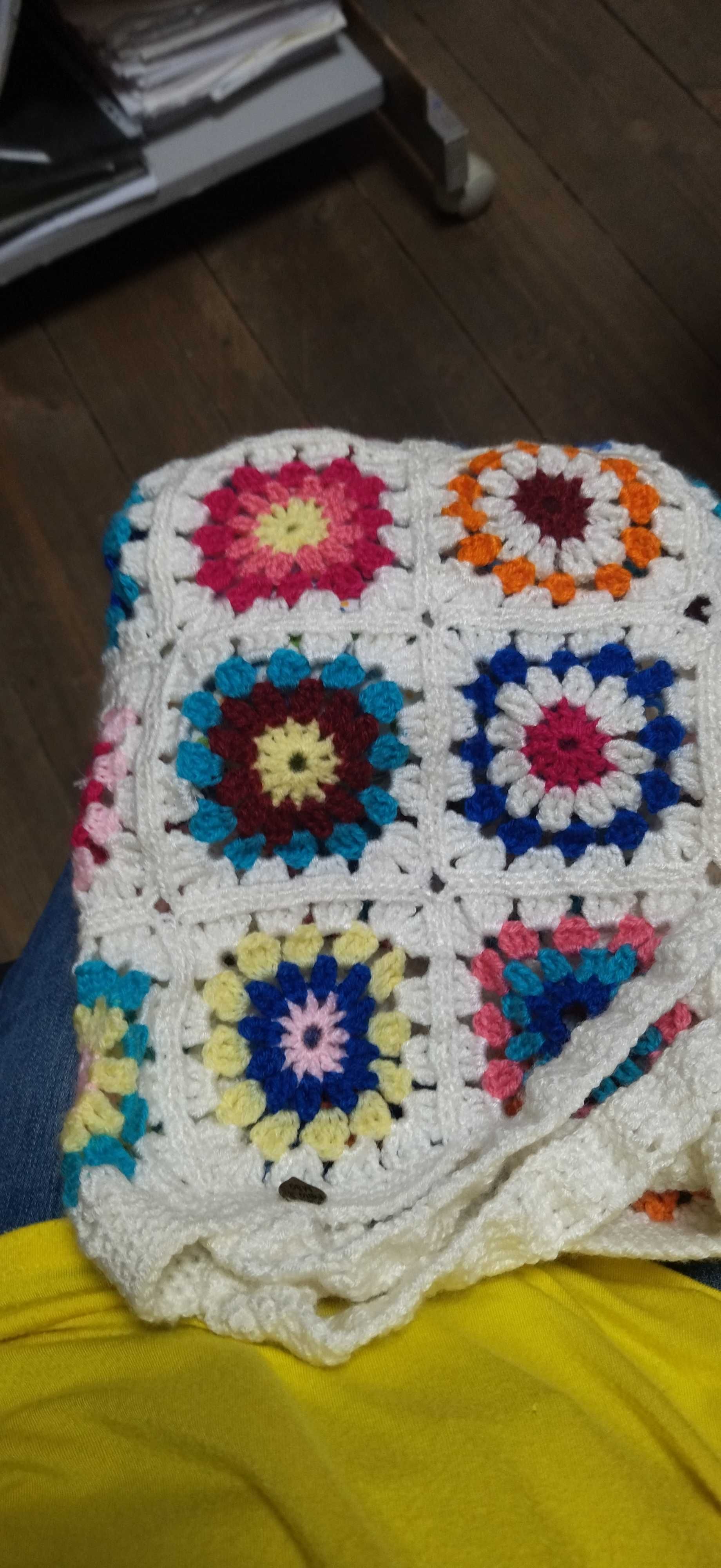 Saco da Moda em crochet com rosetas coloridas