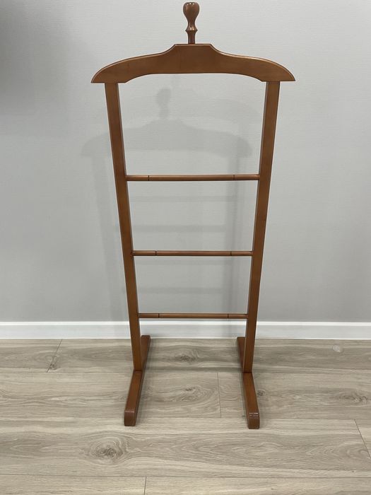 Деревянная вешалка