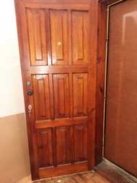 Дверь входная  деревянная