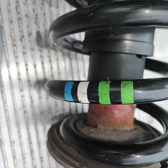 Amortyzator sprężyna Audi A4 B6 2.4 2.5 3.0 V6 Automat Quattro