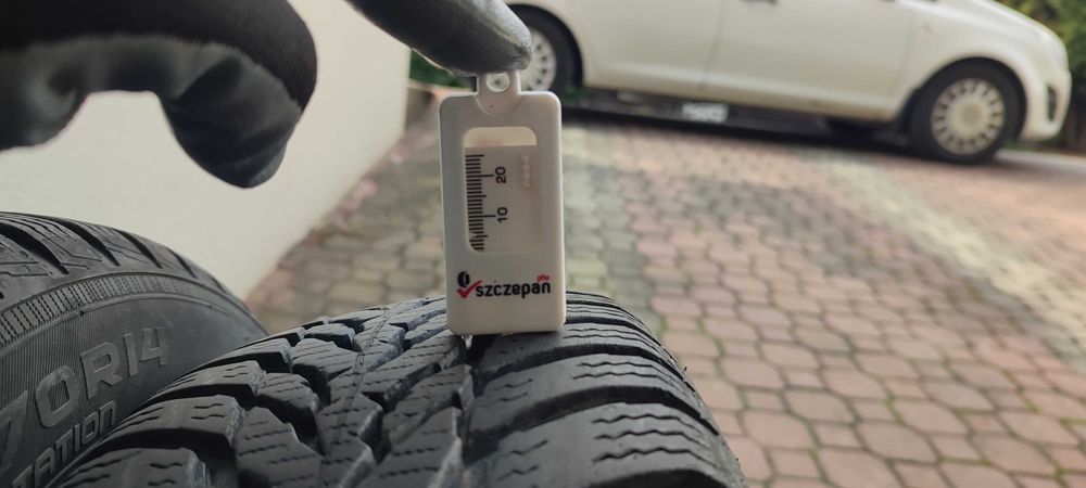 Opony zimowe 165/70 R14 2szt Nokian 2szt Uniroyal