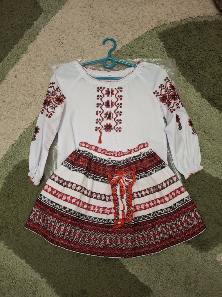 Блузка х/б та спідничка 134р.
