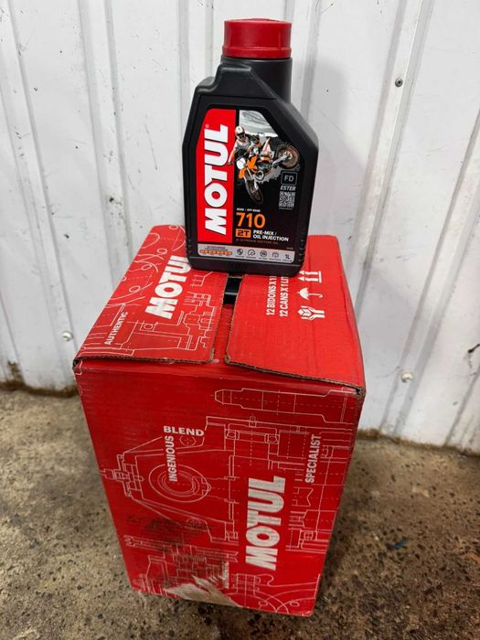 Масло моторне Motul 710 Pre-Mix/Oil Injection Ester 2T 1л