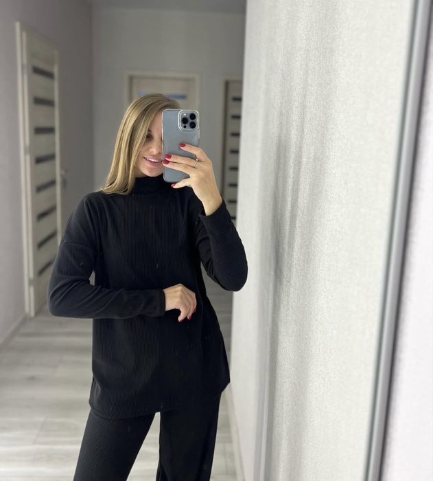 Чорний теплий костюм