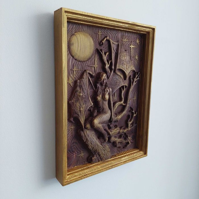 Płaskorzeźba drewno kobieta w ramie PREMIUM