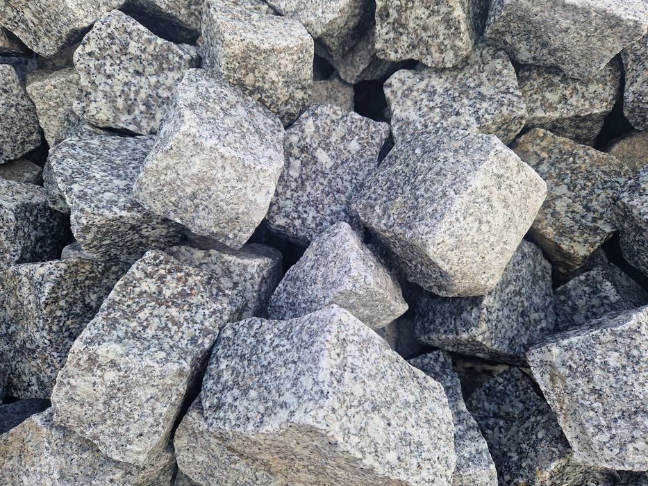 Kostka kamienna granitowa poniemiecka nowa kruszywa  grys dalmatyńczyk