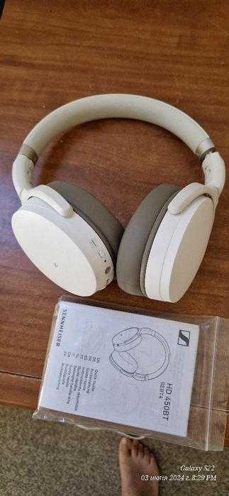 Наушники  Хорошие JBL качественные мощные беспроводные наушники .