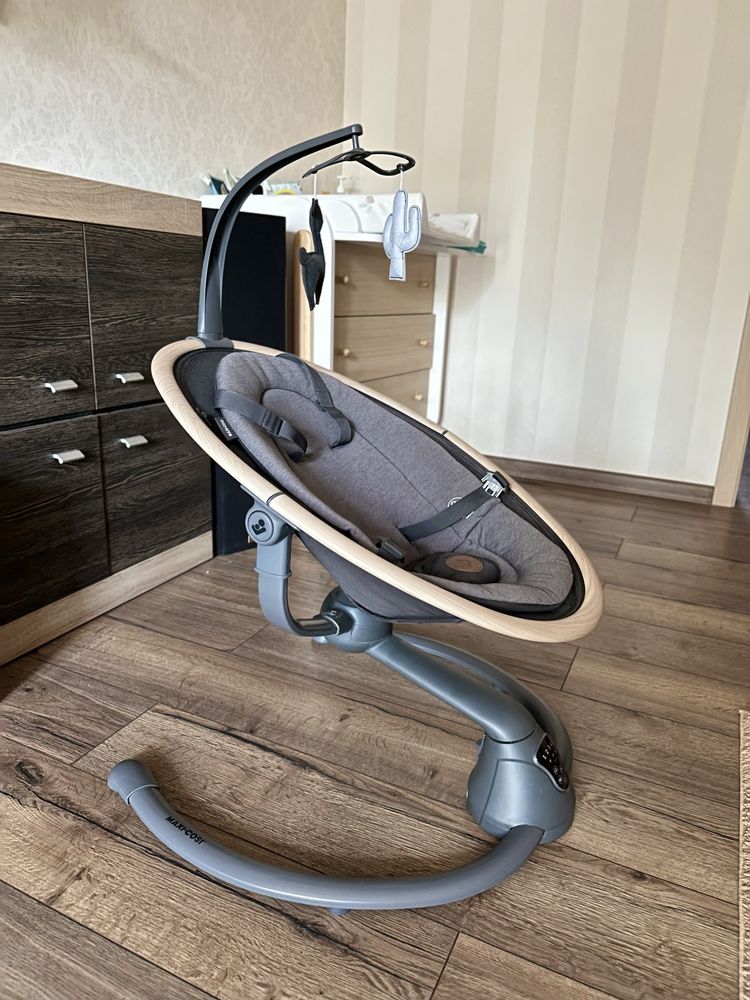 Заколисуючий центр Maxi-Cosi Cassia Graphite