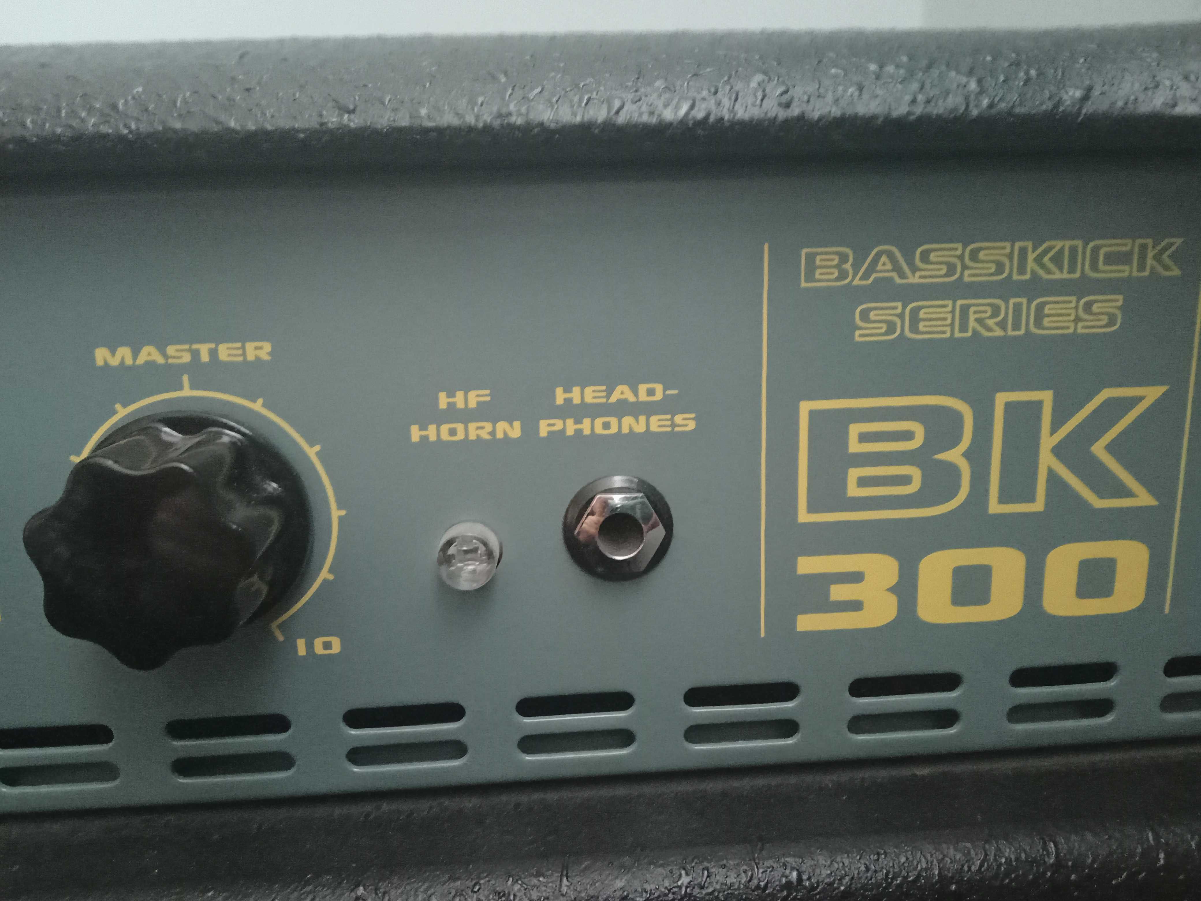 wzmacniacz  basowy BK 300 hughes & kettner basskick