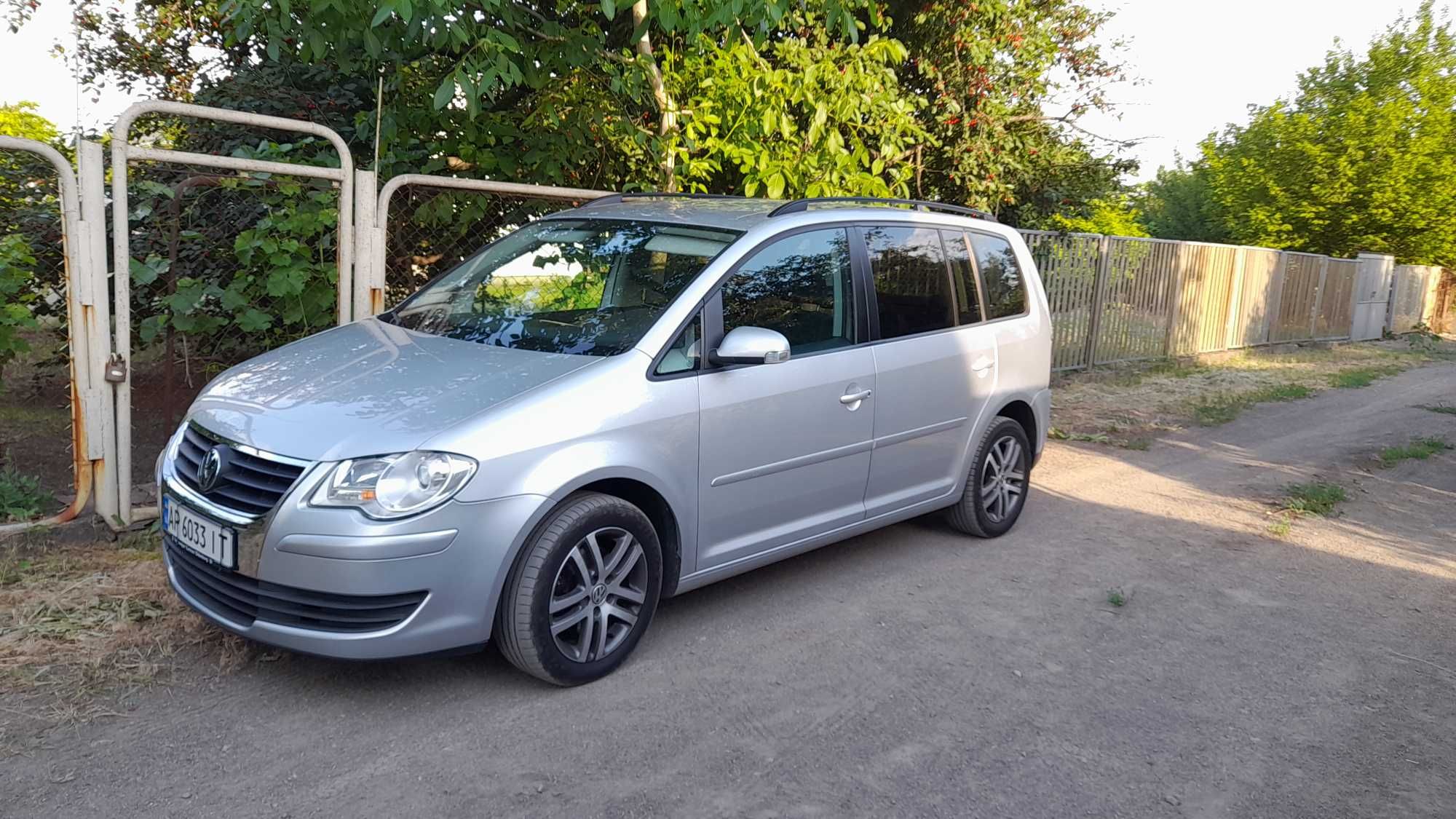 Volkswagen touran